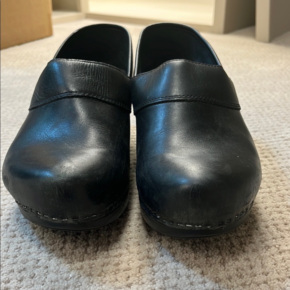 Dansko Professional Black Leather Clogs with Heel Backs - Picture 7 of 9